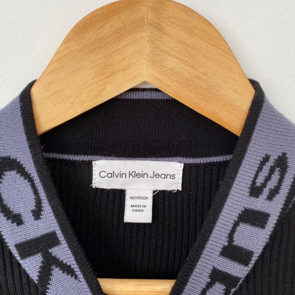 SOLD-Calvin Klein ribbed mock neck - Picture 3 of 4